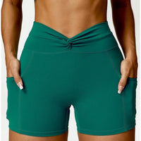 Short Sport Moulant Ceinture Plissée - Tendance 2024 | Yogaova